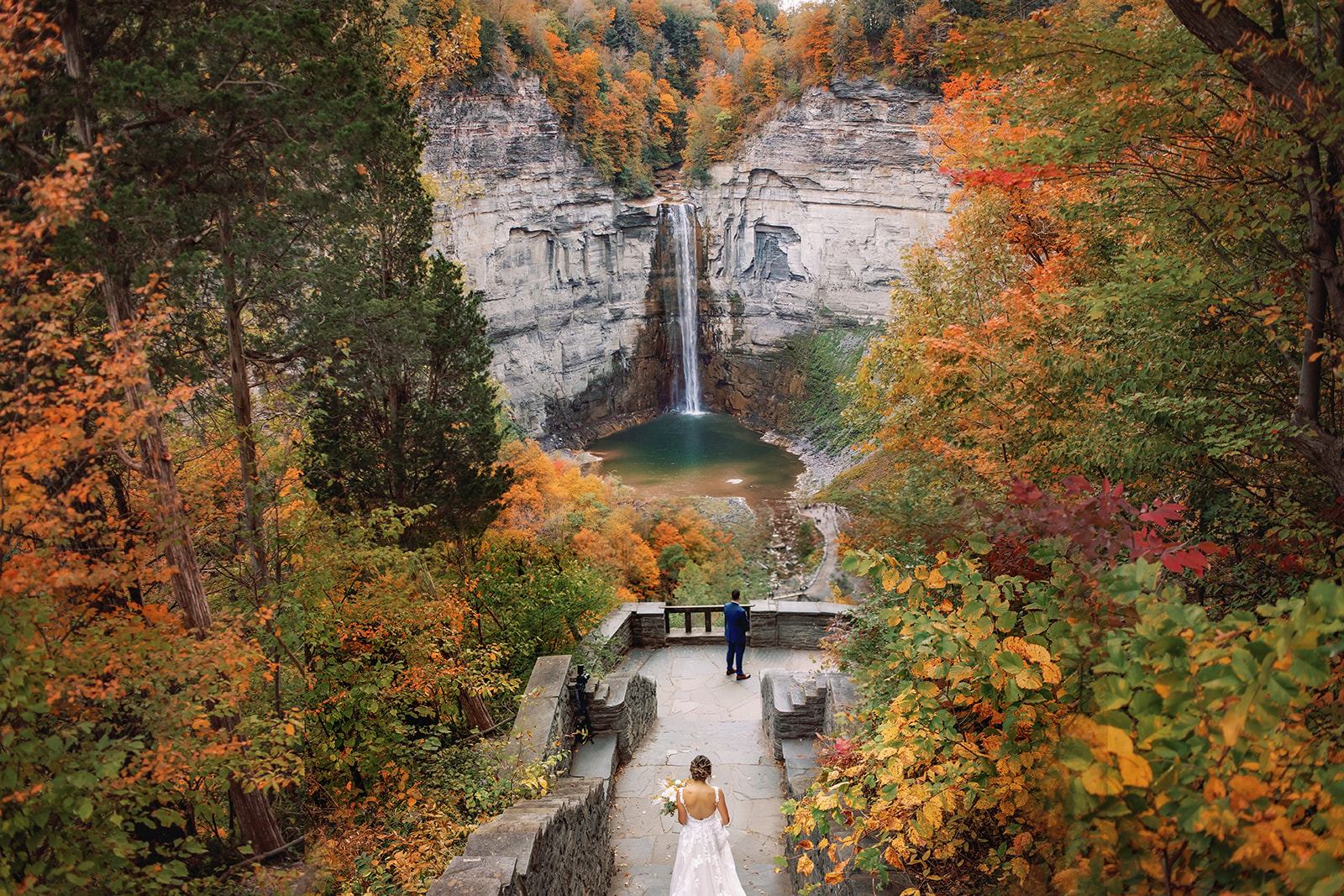 Inn at Taughannock fall wedding