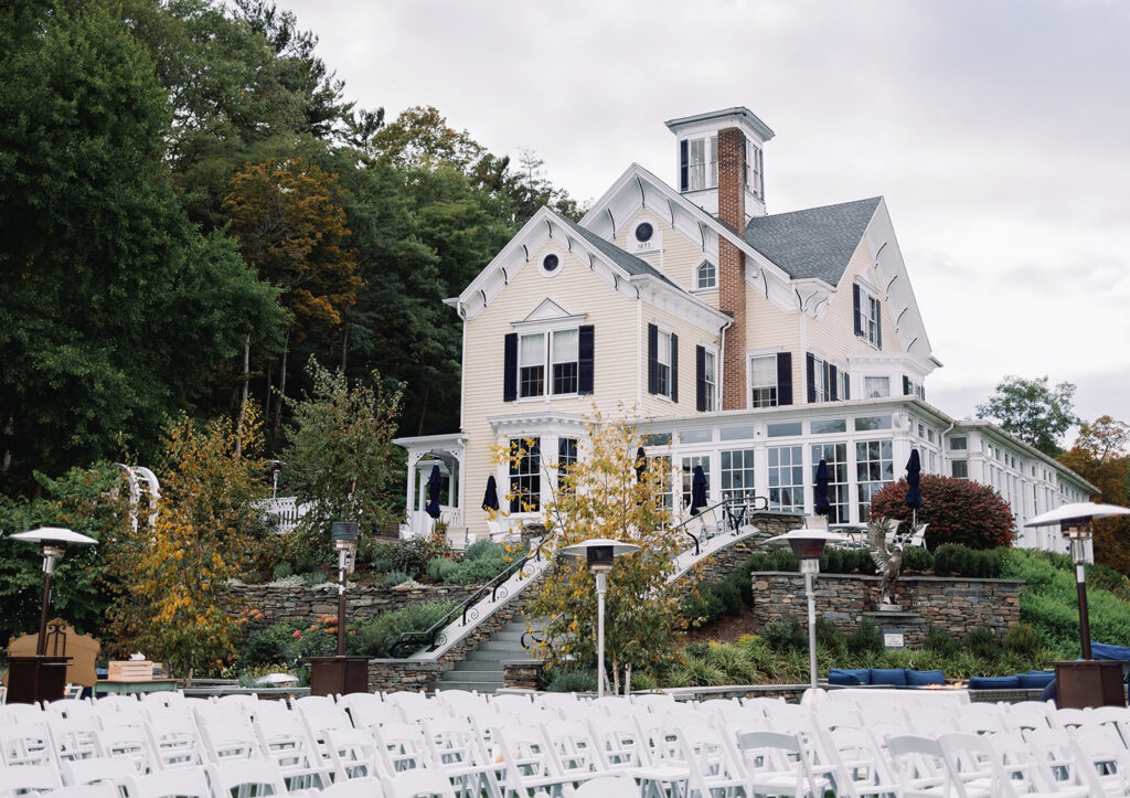 Victorian Inn getting ready space at Inn at Taughannock Falls