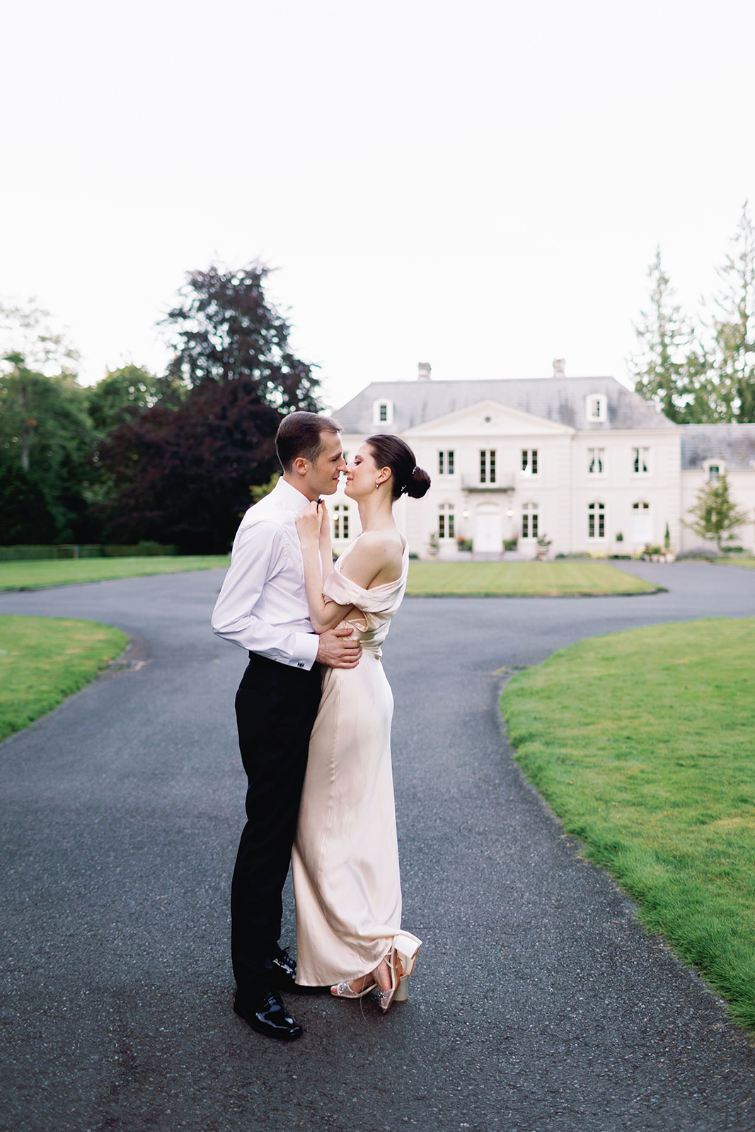 Bloedel Reserve wedding couple